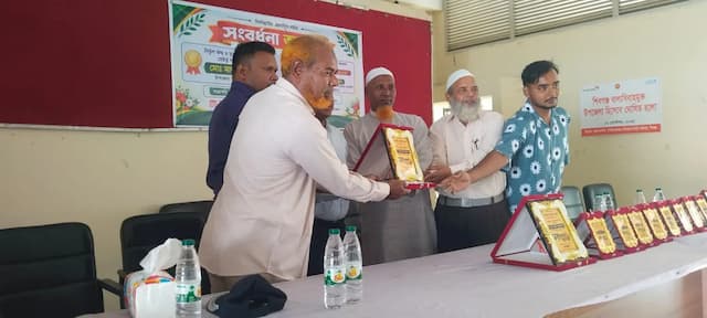 চাঁপাইনবাবগঞ্জ শিবগঞ্জে আঞ্চলিক সাংবাদিক ফোরামের উদ্যোগে সংবর্ধনা