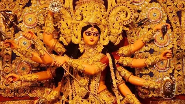 দেবীকে বিদায়: চাঁপাইনবাবগঞ্জে শেষ হলো শারদীয় দুর্গাপূজা