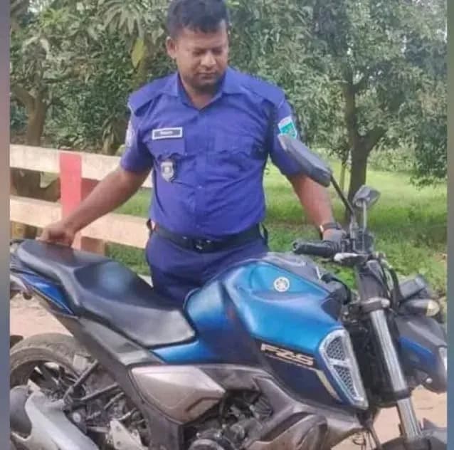 ভোলাহাটে ছিনতাইয়ের একদিন পর আমবাগান থেকে চাবিসহ মোটরসাইকেল উদ্ধার