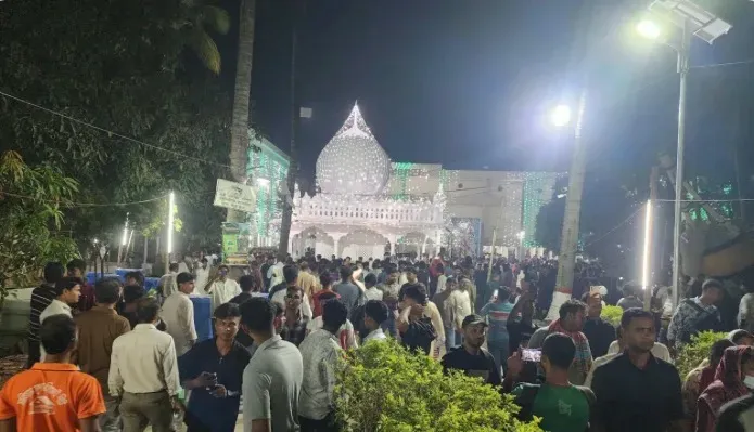 বোমার আতঙ্ক উধাও, জনসমুদ্রে শেষ হলো লালন সাঁইয়ের স্মরণোৎসব।