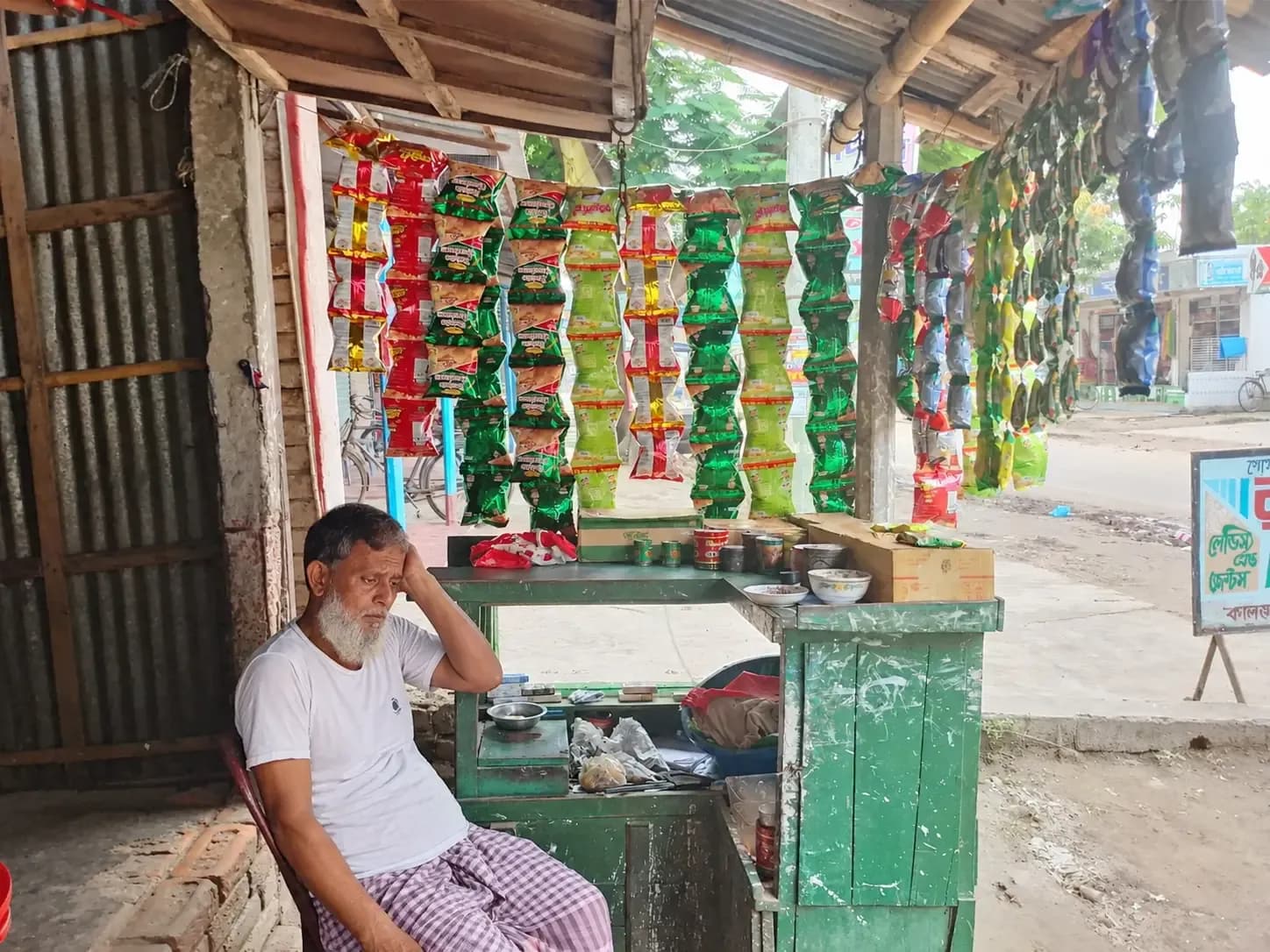 মাত্র ১৫০০ টাকার পুঁজি ও জীবনযুদ্ধের গল্প: ভূমিহীন কামালের টিকে থাকার আকুতি