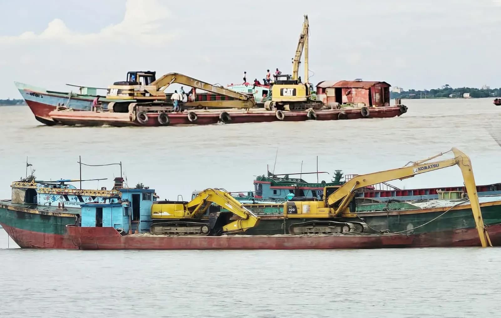 ব্রাহ্মণবাড়িয়ার সরাইলে ‘খাল খনন’ ঘিরে বিতর্ক: নদীর সীমানায় ও ফসলি জমিতে ভ্যাকুয়ামের থাবা