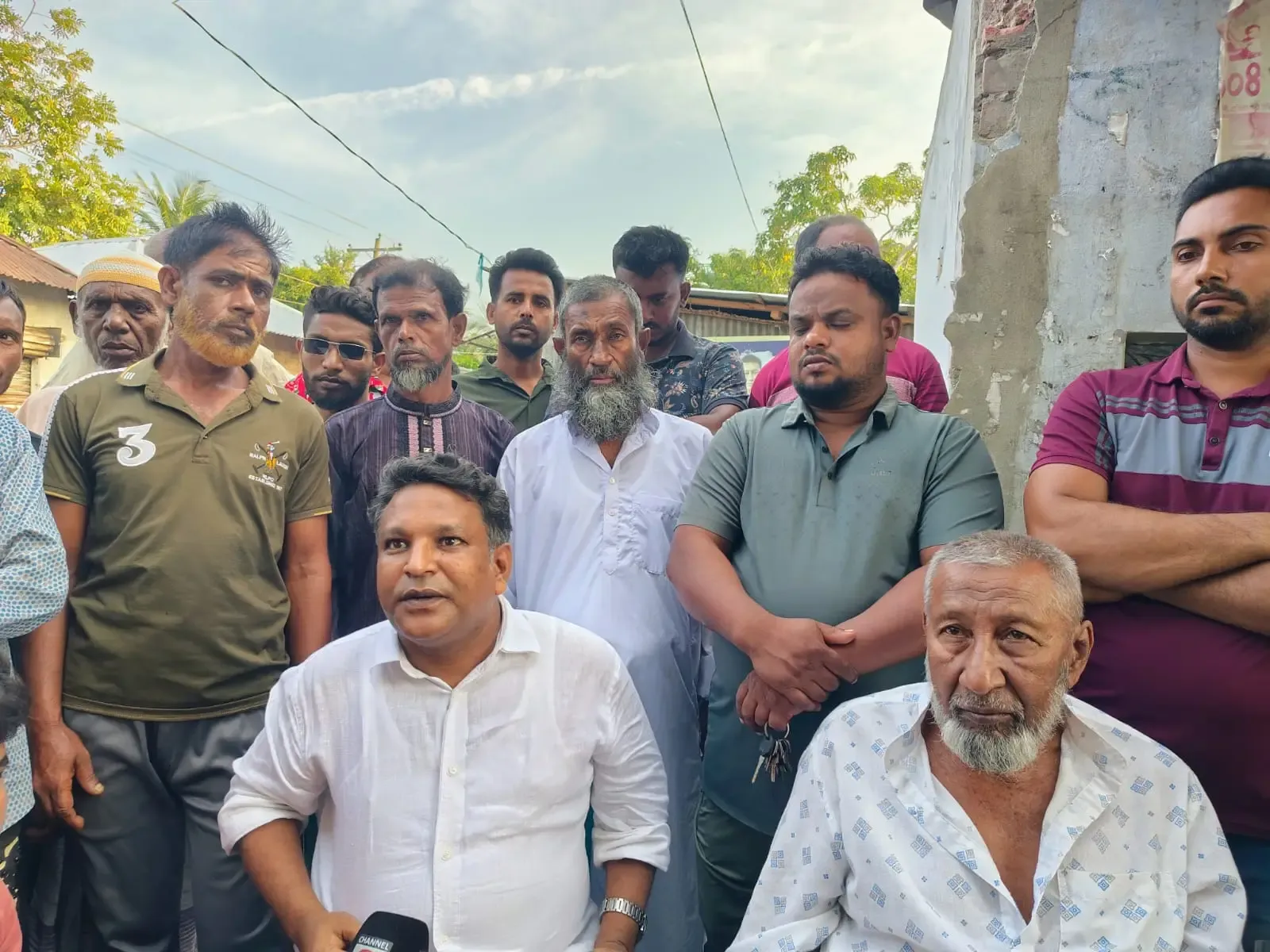 মাদকমুক্ত গাওলা গড়ার অঙ্গীকার: পূজামণ্ডপে শুভেচ্ছা বিনিময় চেয়ারম্যান প্রার্থী বিপ্লবের।