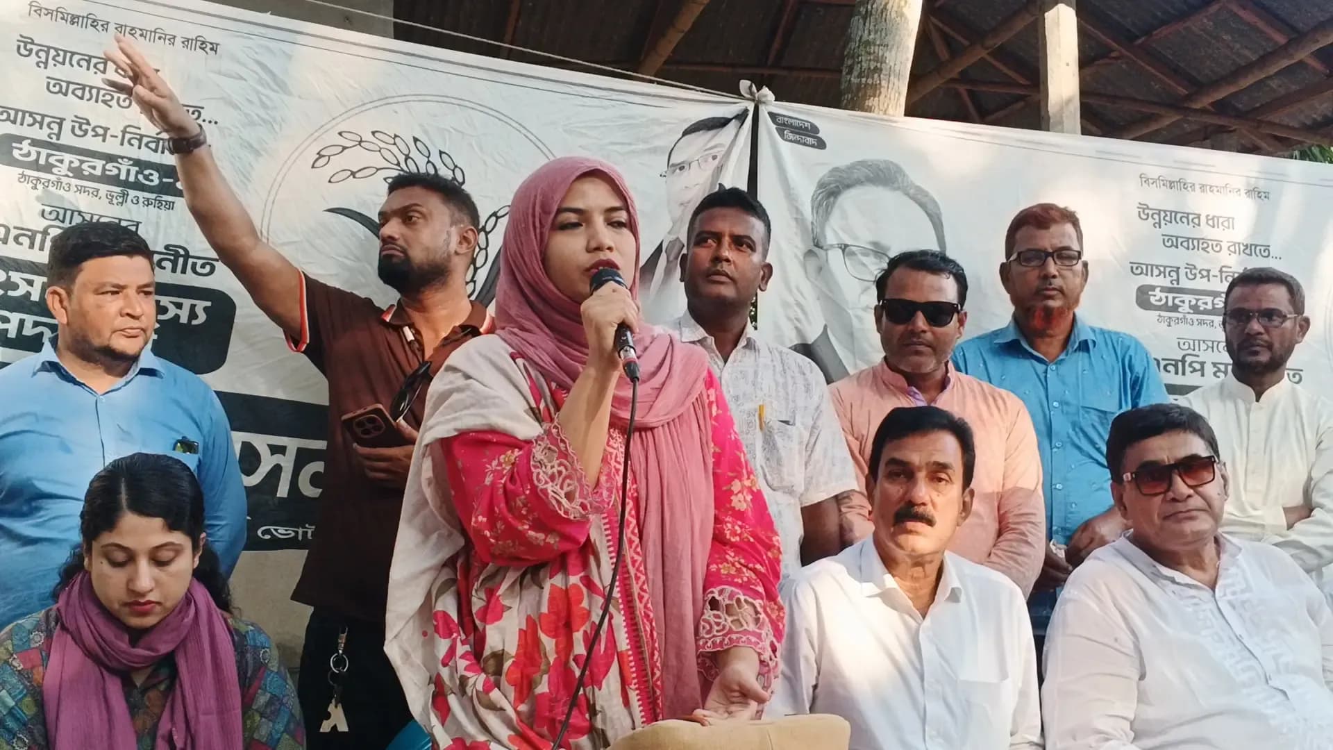 রুহিয়ায় বাবার পক্ষে ধানের শীষের প্রচারণায় -ডাঃ ফাইজা